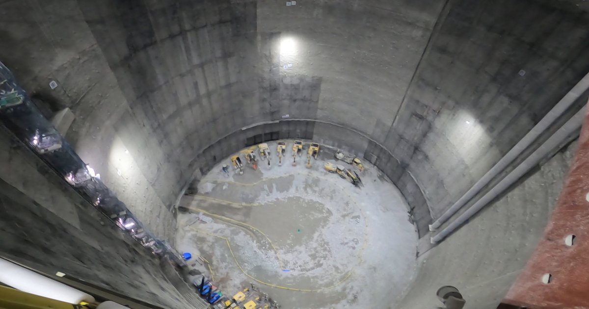 素粒子探る3代目カミオカンデ、巨大空洞を公開　28年稼働へ